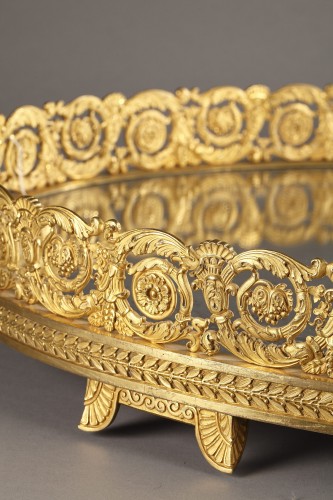Objet de décoration  - Grand centre de table en bronze doré d'époque Restauration