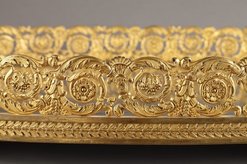 Grand centre de table en bronze doré d'époque Restauration - Ouaiss Antiquités