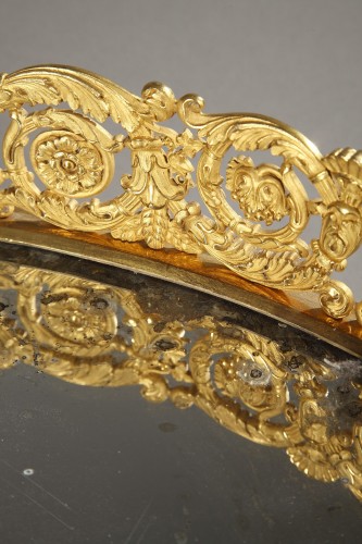 Grand centre de table en bronze doré d'époque Restauration - 