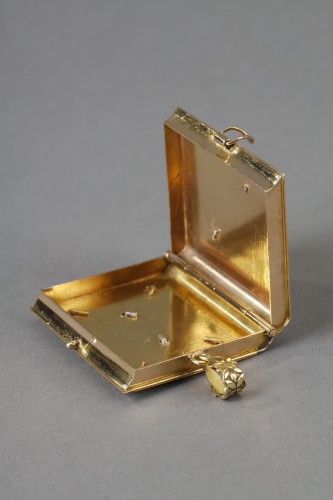 Antiquités - Pendentif porte Coran en or et email, XIXe siècle