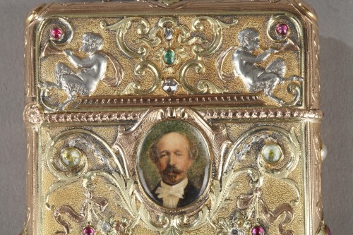 Antiquités - Etui en or et pierres précieuses aux armes du Duc de Morny, signé Wiese Paris