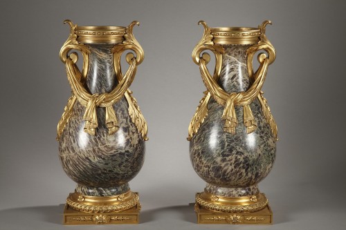 Paire d'urnes en jaspe de Russie - Objet de décoration Style 