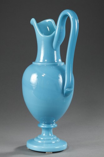 Aiguière en opaline bleu turquoise d'époque Charles X - Verrerie, Cristallerie Style Restauration - Charles X