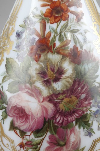 Verrerie, Cristallerie  - Vase en opaline émaillée d'époque Louis-Philippe