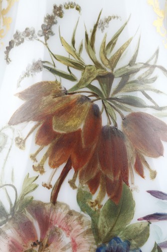 Antiquités - Vase en opaline émaillée d'époque Louis-Philippe