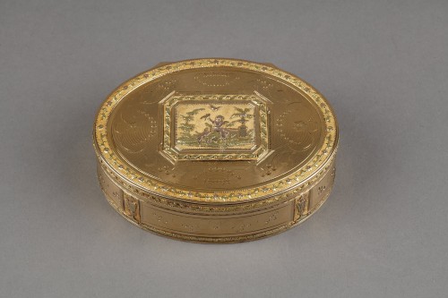 Objets de Vitrine Coffret & Nécessaire - Boite ovale en ors de plusieurs tons dans son écrin de la fin du XVIIIe siècle