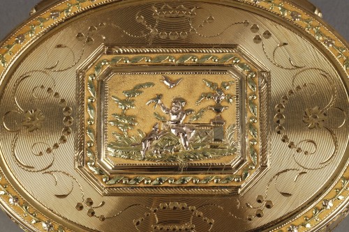 Boite ovale en ors de plusieurs tons dans son écrin de la fin du XVIIIe siècle - Louis XVI