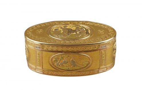Boîte ovale trois ors Louis XVI, maître orfèvre Jean George Paris