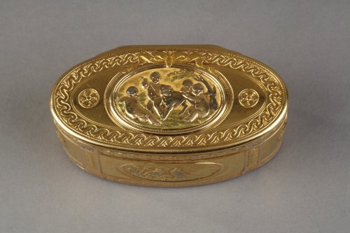 Boîte ovale trois ors Louis XVI, maître orfèvre Jean George Paris - Ouaiss Antiquités