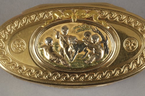 Boîte ovale trois ors Louis XVI, maître orfèvre Jean George Paris - Louis XV