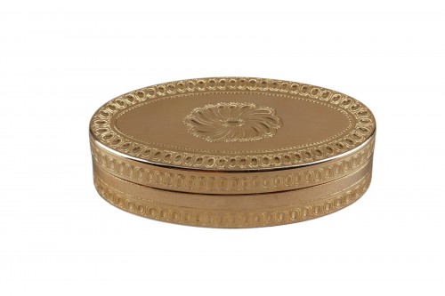 Tabatière de forme ovale en or d'époque Louis XV