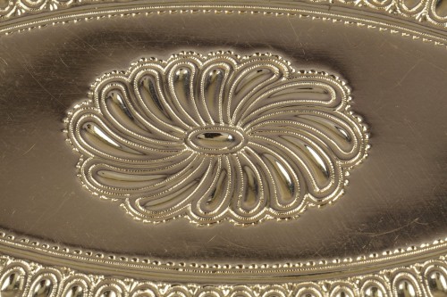 Louis XV - Tabatière de forme ovale en or d'époque Louis XV