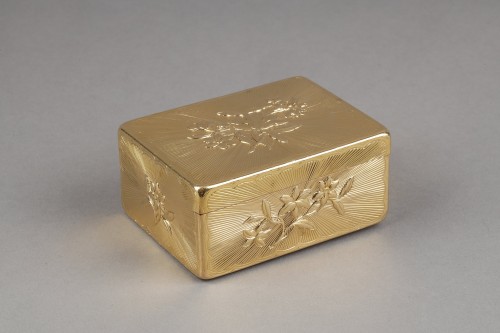 Tabatière rectangulaire en or, Louis XV de Julien Berthe - Objets de Vitrine Style Louis XV