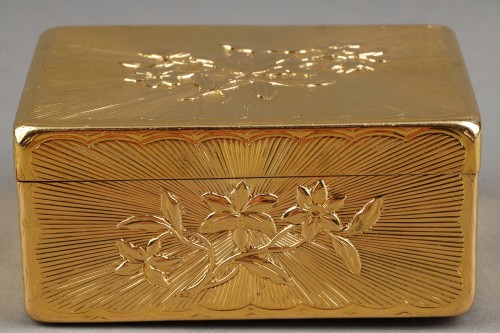Louis XV - Tabatière rectangulaire en or, Louis XV de Julien Berthe