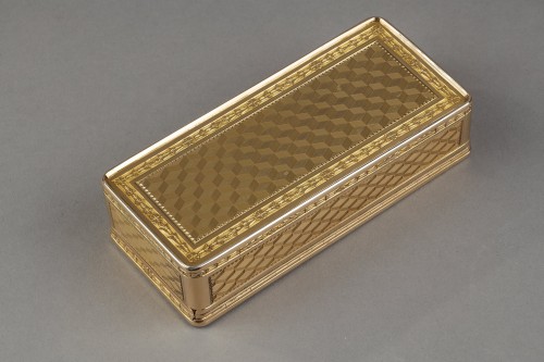 Antiquités - Boîte en or de forme rectangulaire, début XIX siècle
