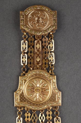 Antique Jewellery  - Three-gold chatelaine