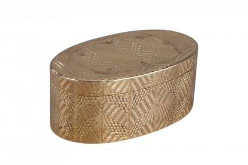 18th century engine-turned gold snuff-box. 