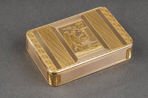 Gold snuffbox with an allegorical scene from the 19th century - Objects of Vertu Style Empire