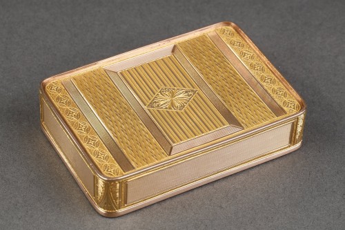 Gold snuffbox with an allegorical scene from the 19th century - Empire