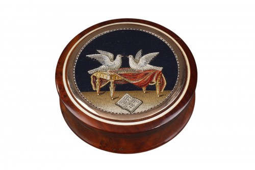 A micromosaic on a box, two doves on a table, 18th century