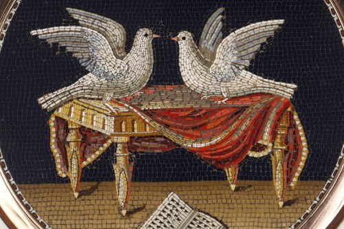 19th century - A micromosaic on a box, two doves on a table, 18th century