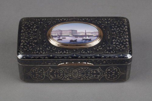 Objects of Vertu  - Tabatiere niellé Russe with view of St Petersburg Palace