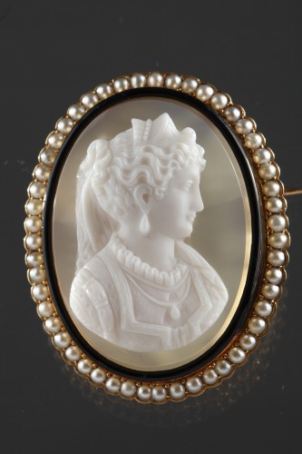 Broche or, perles et camée sur agate. XIXe siècle - Bijouterie, Joaillerie Style Napoléon III