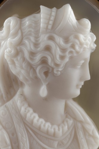 XIXe siècle - Broche or, perles et camée sur agate. XIXe siècle