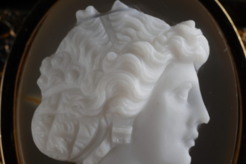 XIXe siècle - Broche camée agate et émail, XIXe siècle