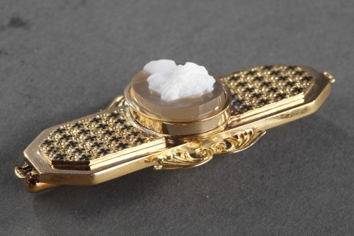 Antiquités - Broche camée agate et émail, XIXe siècle