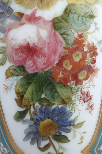 Louis-Philippe - Vase en opaline émaillée probablement Baccarat