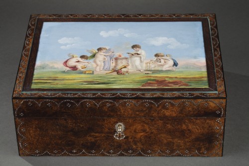 Nécessaire à couture en loupe d'amboine, or nacre et acier d'époque Charles X - Ouaiss Antiquités