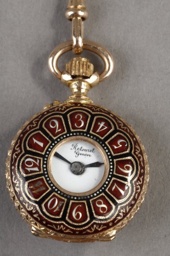 Montre de col en or 18 carats, diamants et émail signée "Retouret Genève" - Ouaiss Antiquités