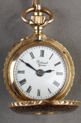  - Montre de col en or 18 carats, diamants et émail signée "Retouret Genève"