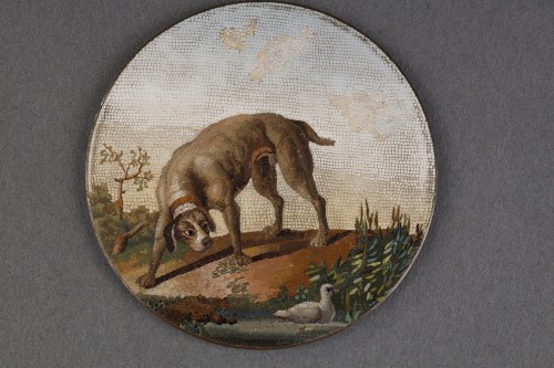 Micromosaique représentant un chien et canard d'après Gioacchino Barberi - Ouaiss Antiquités