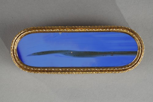 Une tabatiere en or et aventurine bleue du XVIII siècle, maître orfèvre Master goldsm - Ouaiss Antiquités