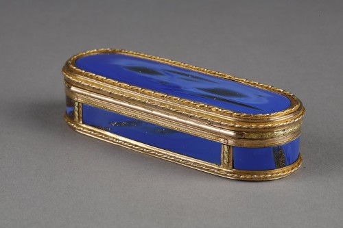 Une tabatiere en or et aventurine bleue du XVIII siècle, maître orfèvre Master goldsm - Louis XVI