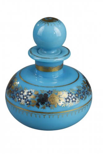 Flacon en opaline bleue décor Desvignes Charles X