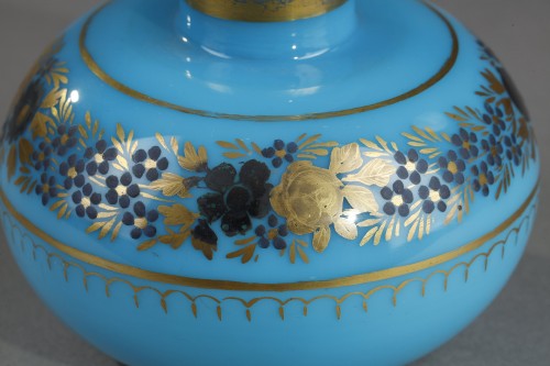 Flacon en opaline bleue décor Desvignes Charles X - Verrerie, Cristallerie Style Restauration - Charles X