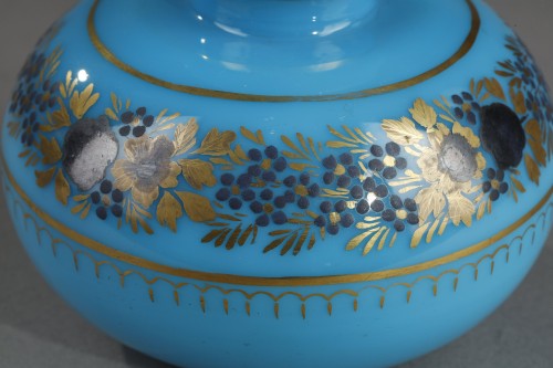 Verrerie, Cristallerie  - Flacon en opaline bleue décor Desvignes Charles X