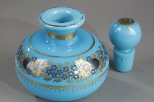 Flacon en opaline bleue décor Desvignes Charles X - Ouaiss Antiquités