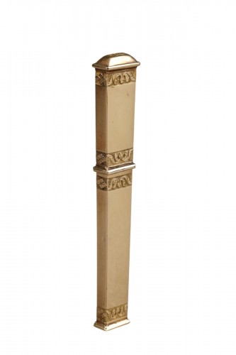 Un etui en or à aiguilles, Empire