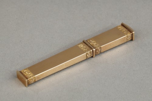 Un etui en or à aiguilles, Empire - Objets de Vitrine Style Empire