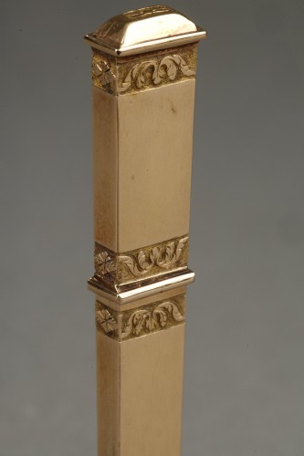XIXe siècle - Un etui en or à aiguilles, Empire