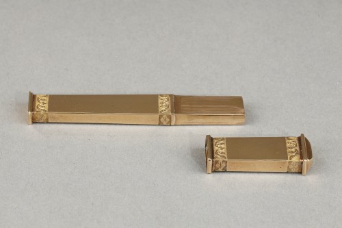 Antiquités - Un etui en or à aiguilles, Empire