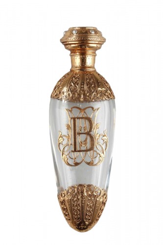 Crystal flask with gold and pearls