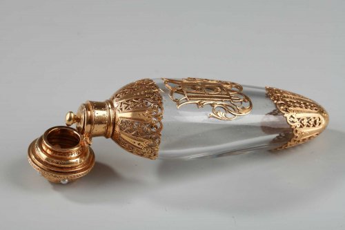 Flacon à parfum en cristal, or et perles - Objets de Vitrine Style 
