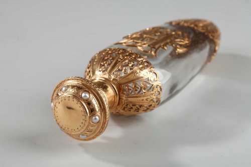Objects of Vertu  - Crystal flask with gold and pearls