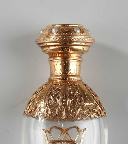 Flacon à parfum en cristal, or et perles - Ouaiss Antiquités