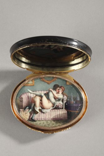 Hidden compartment snuff box tortoiseshell, gold and erotic miniature - Restauration - Charles X